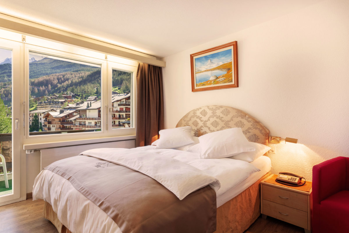 Hotel Beau Rivage Zermatt Doppelzimmer Standard Nordseite Schlafzimmer